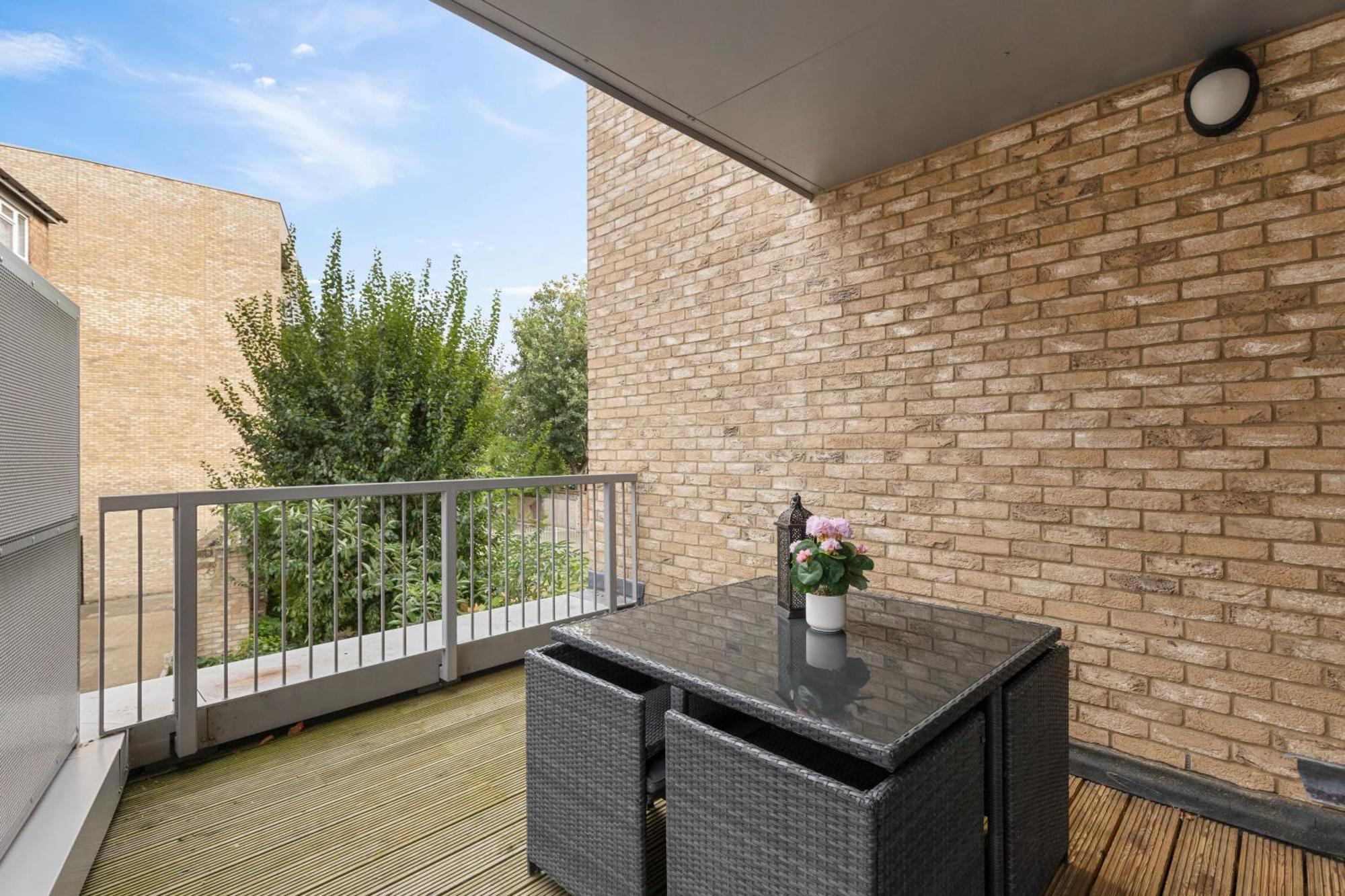 Outstanding 2 Bed Zone 2 Near Apartamento *